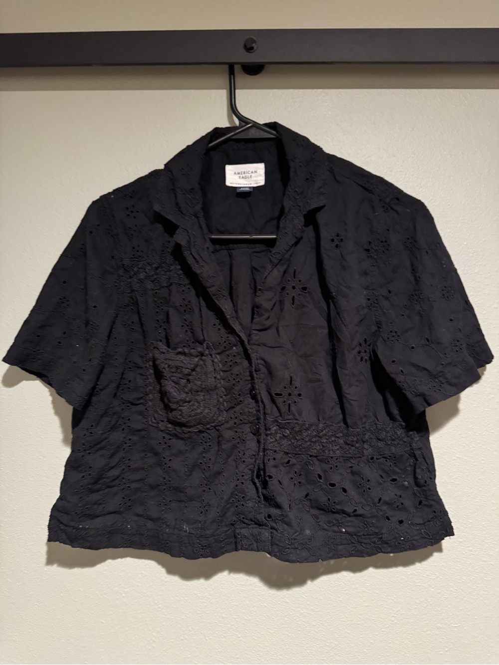 American Eagle Outfitters Black Short-Sleeve Eyelet Button-Down Shirt size small